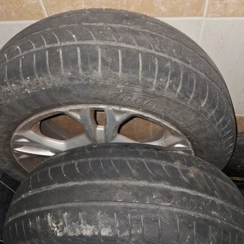 Jante liga leve original Ford aro 15.