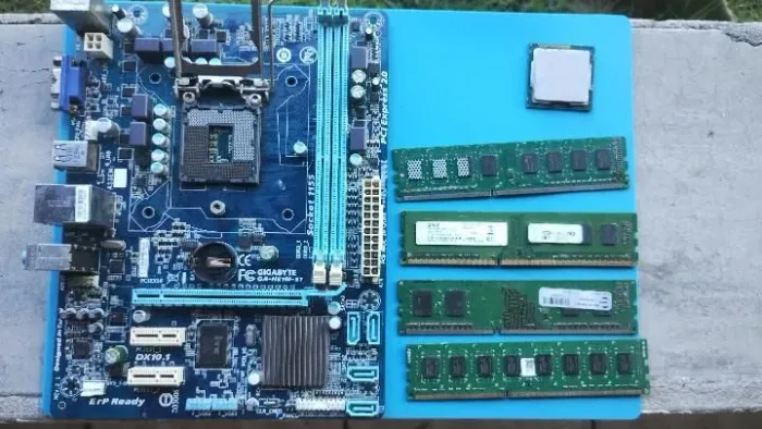 Placa mãe DDR3 GIGABYTE (USB 3.0) 