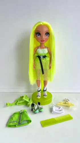 Boneca Rainbow High Karma Nichols