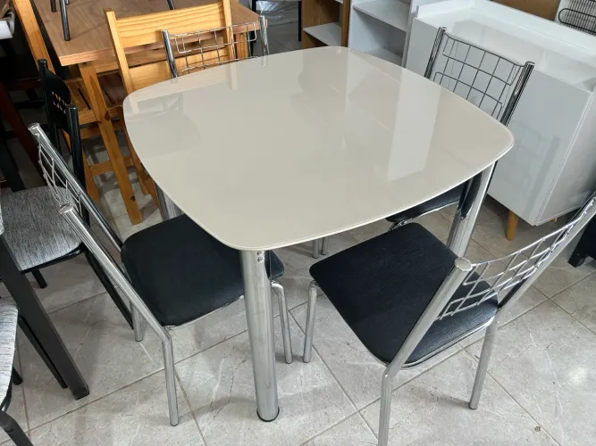 Mesa com 4 cadeiras NOVO entrego