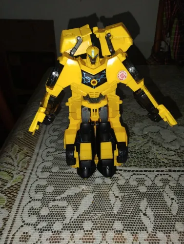 Vendo um transforme Camaro amarelo da marca Hasbro grande