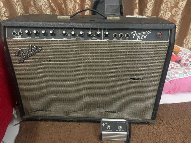 Amplificador Fender Frontman 212R