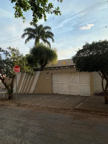 Casa - Rua C 156 - Jardim América