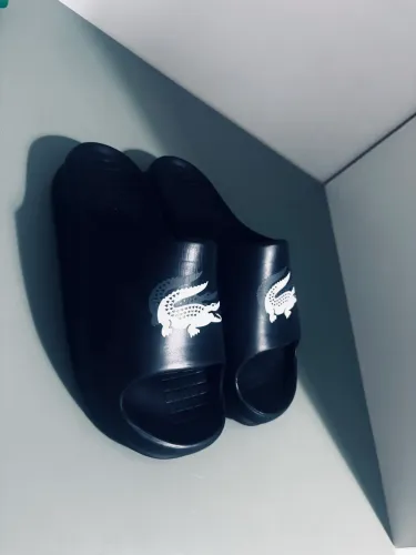 Chinelo slide Lacoste preto TAM 41