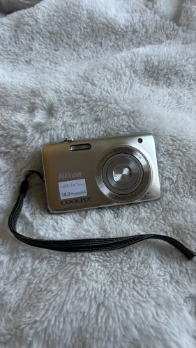 Nikon Coolpix S3100 14 MP + Cartão SanDisk 512GB