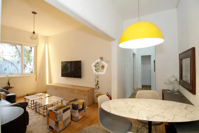 Apartamento reformado a venda 67m² em Pinheiros