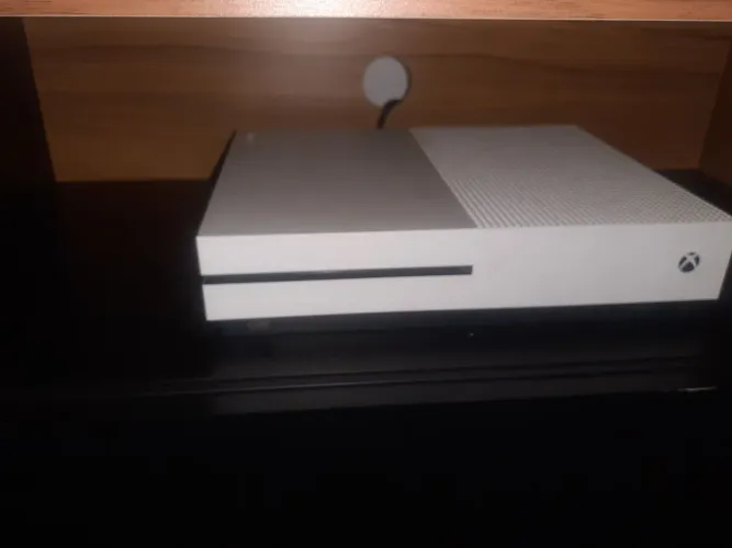Xbox one s 1TB (para concerto ou aproveitamento de peças)