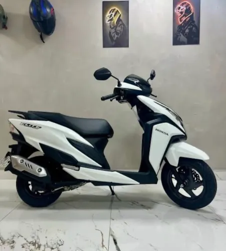 Honda Elite 125 Ano 2025 - Apenas 1.500 km rodados!"