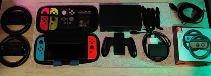 Nintendo Switch V1 Desbloqueado Via Software 64GB + Case, Controles Extras e Acessórios