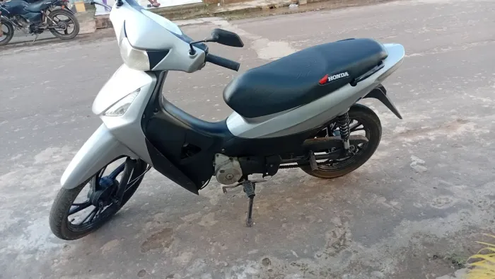 Vendo biz 125, aceito da entrada em carro na cor branca 