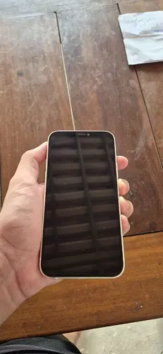 Vendo iPhone 12 para retirada de peças ou concerto.