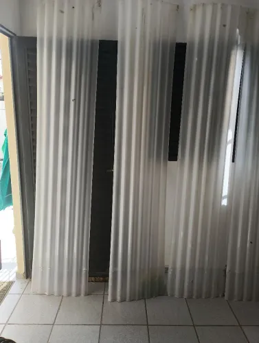 Telhas de plástico medida 244x50 cada 40 tenho 5 telhas usadas mas conservada.