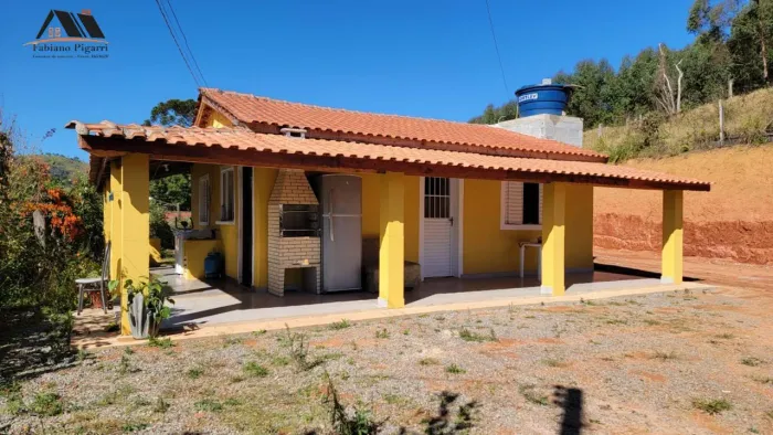 Chácara para Venda em Pedra Bela, zona rural, 1 dormitório, 1 suíte, 2 banheiros