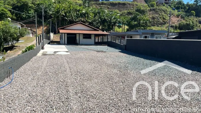 Casa comercial, com 4 salas, no bairro Itaipava, em Itajaí/SC