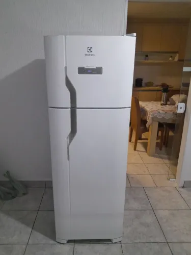 Geladeira super conservada 110v 310 litros