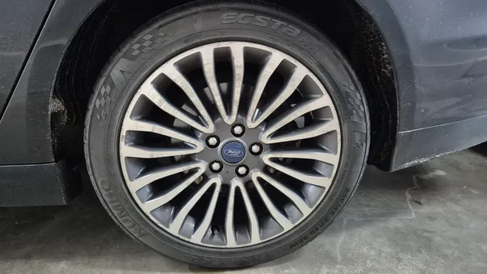 Pneus 235/45R18 com muita borracha Kumho