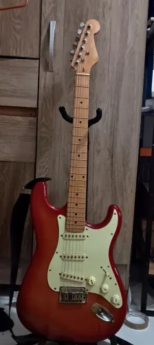 Guitarra Squier STRATOCASTER Standart series