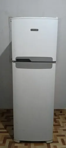 Vende-se geladeira em otimo estado, semi novo
