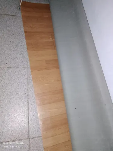 piso vinílico em manta (rolo) com estampa amadeirada(NOVO)