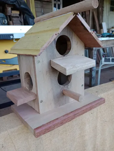 Casinha de madeira para passarinhos - Ninho real e decorativo para jardim