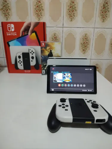 Nitendo Switch OLED Branco Original Bloqueado + Jogo Zelda Breath of The Wild + Case