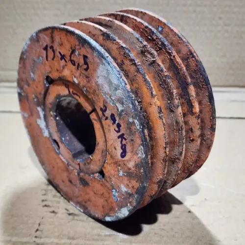 Polia de Ferro Para Motor Elétrico 130mm x 65mm 4 canais 2,95kg Usada