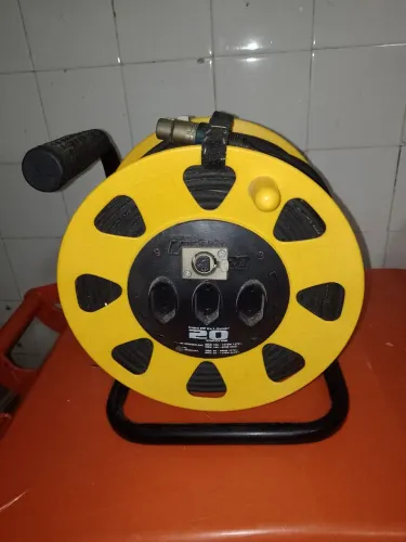 Vendo extensão elétrica em carretel maxi pro 20m 10A ( modelo Dn 1541) valor 300 reais