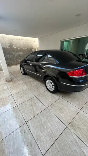 Fiat Linea Essence 1.8 Flex 16V 4P 2012