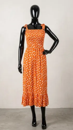 Vestido laranja feminino estampa trevo