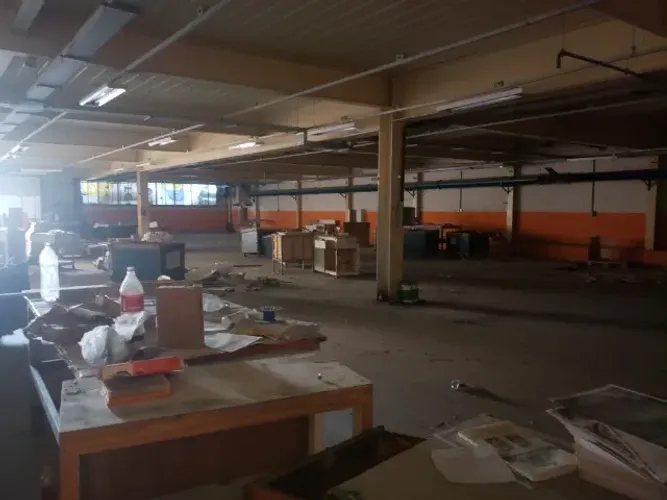 Galpão ( edifício ) em Ramos - Térreo + 2 pavimentos = 2.000m²
