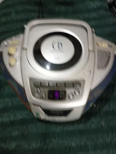 Vendo rádio am. Fm toca fita funcionando. Porém a função cd roda mas não sai som.