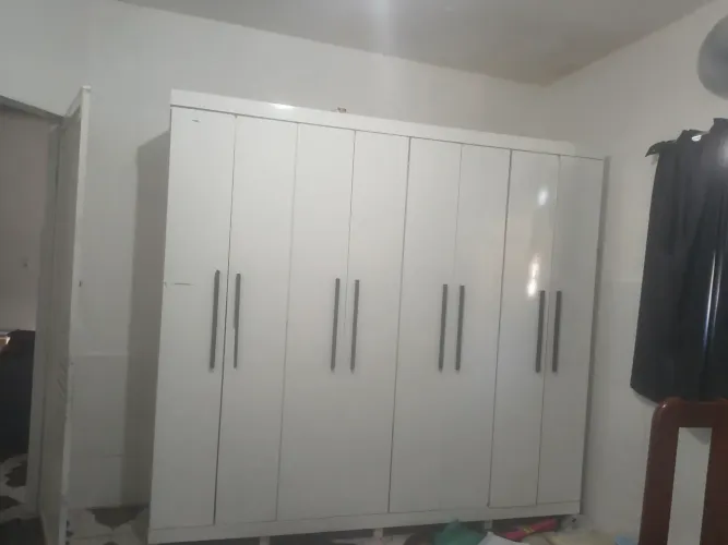 Guarda roupa 8 portas e 4 gavetas