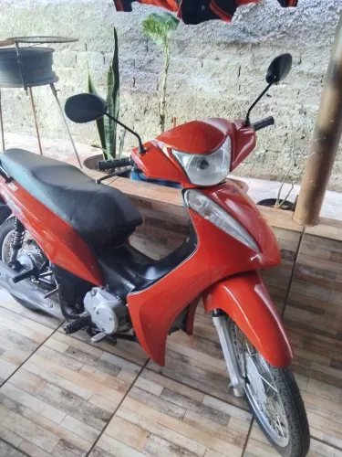 Vendo biz 2012 100cc zeraa  flez nova  com pouquíssimo detalhe zeraa pneus novos 