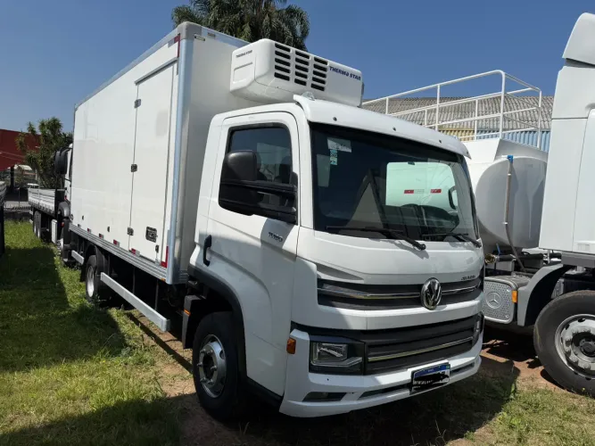Vw 11180 2023 baú refrigerado 3/4 super novo