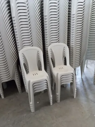 CADEIRAS E MESAS PLÁSTICAS LINHA PREMIUM