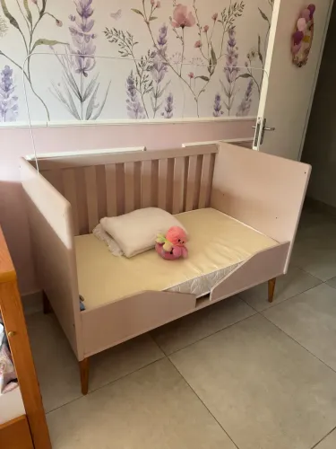BERÇO 2 EM 1 QUE VIRA MINI CAMA