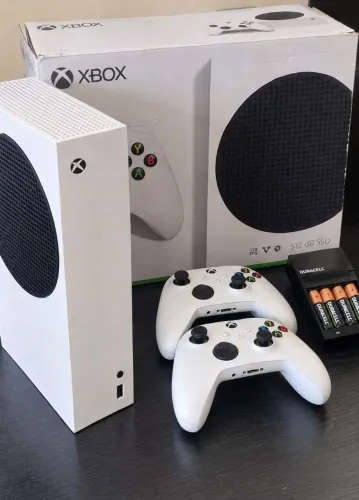 Xbox Series S 512GB ( Dois controles)