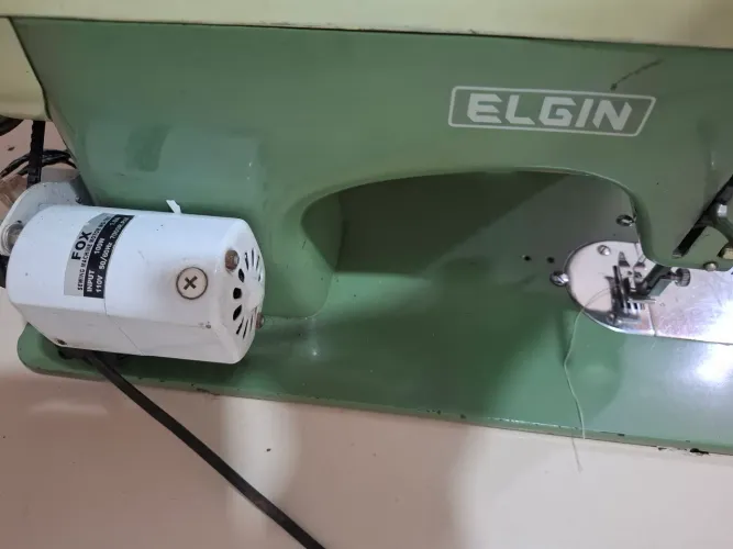 Máquina de costura doméstica Elgin Ultramatic 