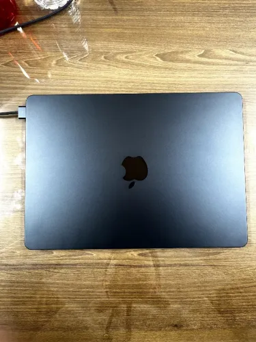 MacBook Air M2 - 8gb RAM - 256gb Armazenamento