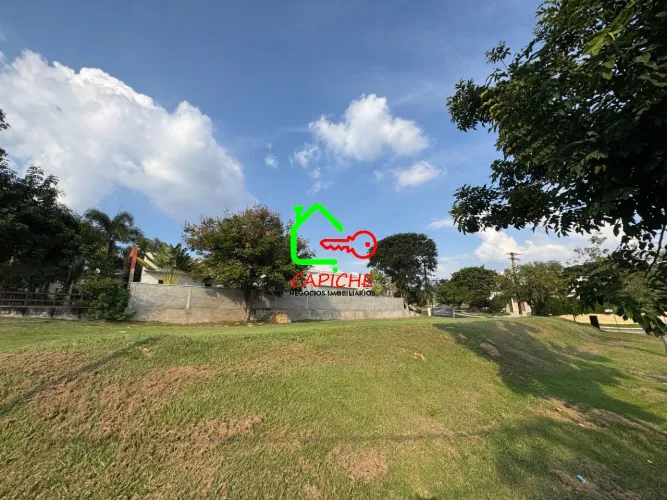 Terreno à venda em condomínio em Vinhedo-SP, bairro Bosque, com 987m² de área.