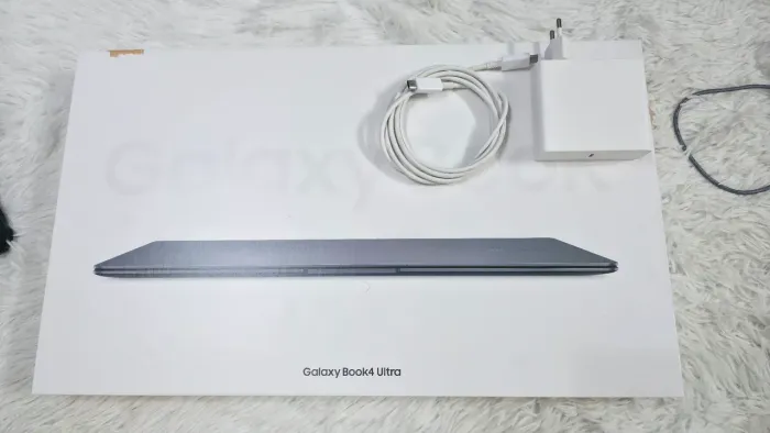Notebook Galaxy Book 4 Ultra - RTX4050 - 32gb - 2TB