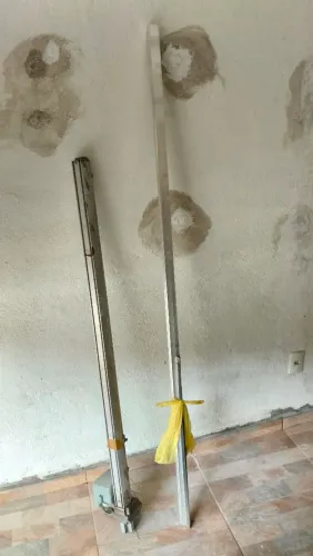 Um motor de portão automáticou,da marca Garen+um kit de porta de correr completo.