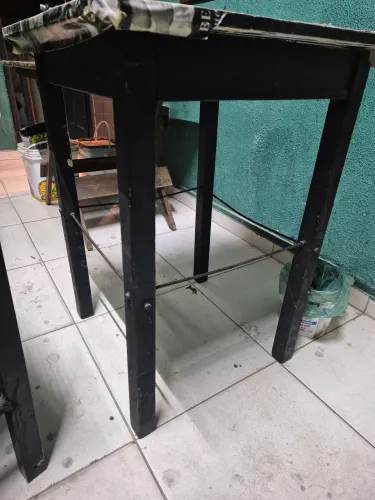 Mesa madeira 60×60 tem 5 unidades faco 80 cada.