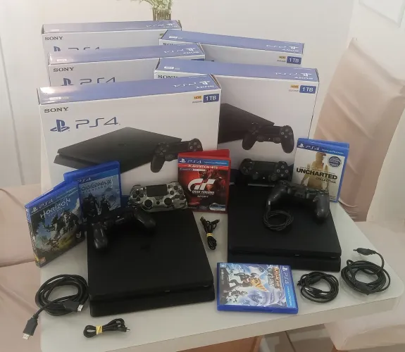 Ps4 Slim 2 controles 2 jogos com CAIXA