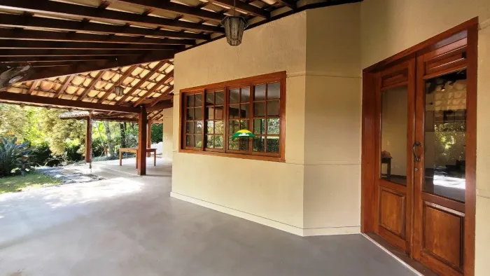 Casa colonial para venda no Condomínio Jardins