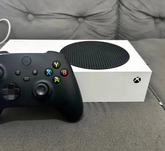 Xbox Series S + 2 jogos + Controle Original