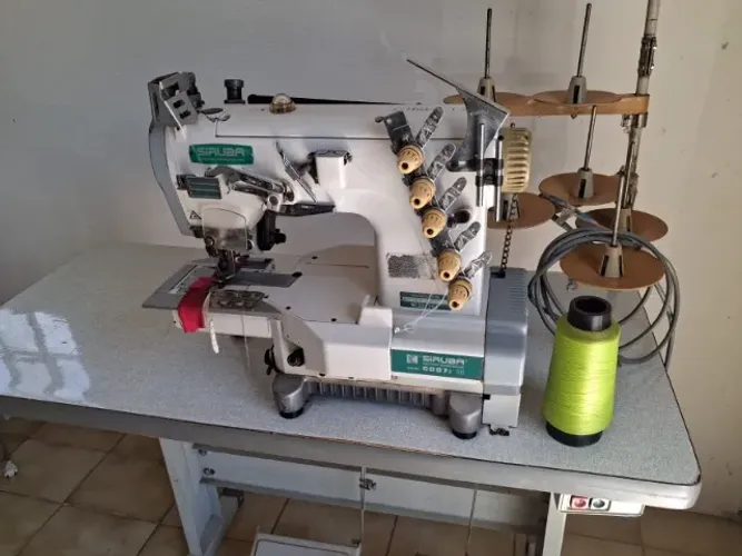 Máquina de Costura Galoneira Base Cilíndrica Catraca F007J