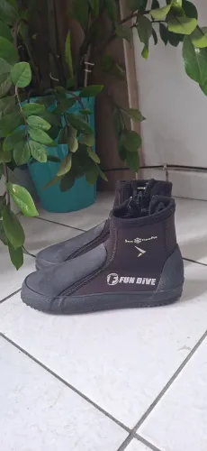 VENDO BOTA NEOPRENE USADA UMA UNICA VEZ!