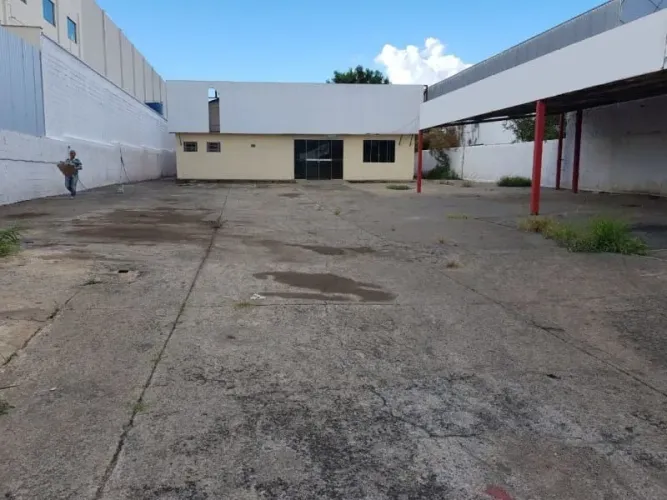 Galpão LOJA 900m² pé dir. 6m, Lote de 2000m² bom para INVESTIDORES, RENDE 30 mil mês, em c