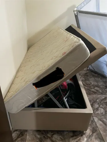Vendo cama box baú 